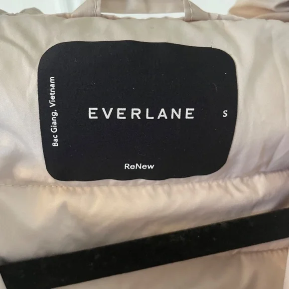 Everlane Renew Puffer Hoodie Cream - Picture 6 of 6